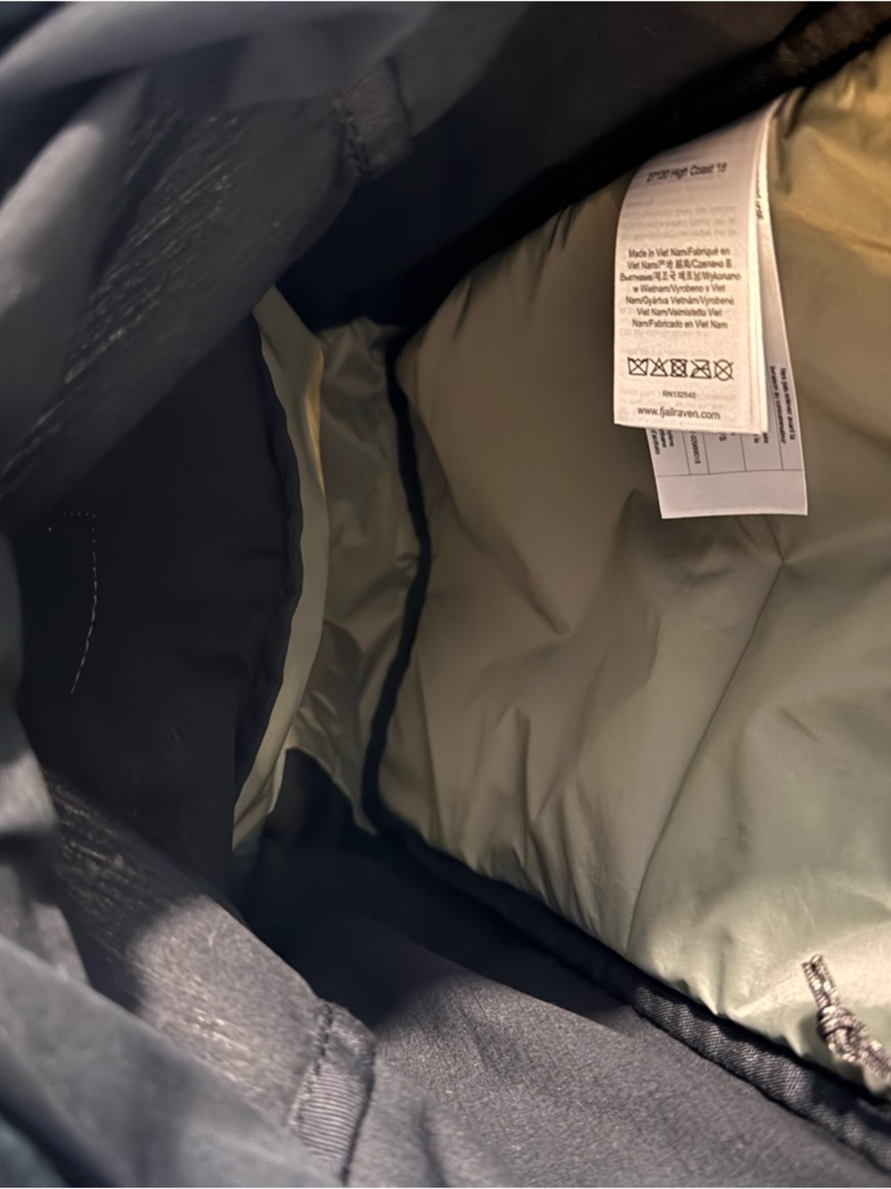 Fjällräven High Coast 18 Backpack Black Lightweight Hiking Travel Bag - Picture 5 of 7